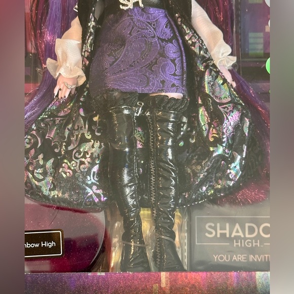 Demi Batisto Shadow High doll - Picture 3 of 7